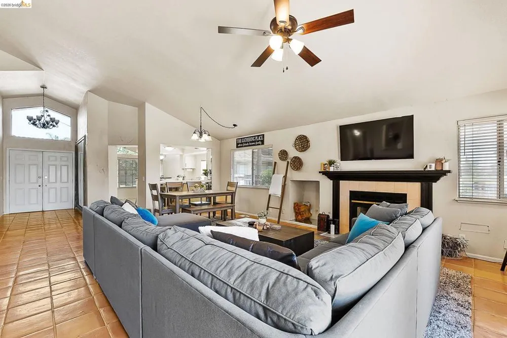 2244 Colonial Ct Discovery Bay, CA 94505