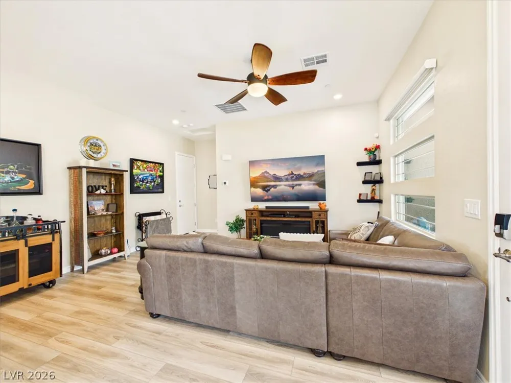 921 Woodburn Lane Las Vegas, NV 89138