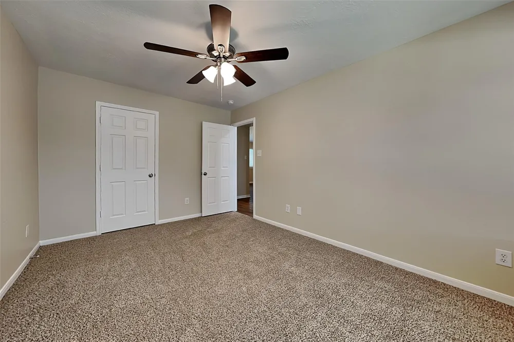 1116 Lake Shore Drive Pearland, TX 77581