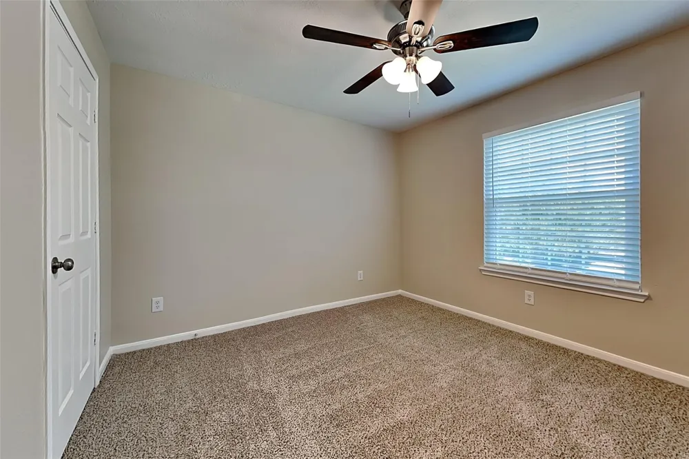 1116 Lake Shore Drive Pearland, TX 77581