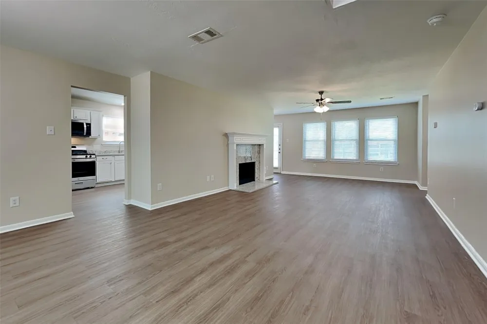 1116 Lake Shore Drive Pearland, TX 77581