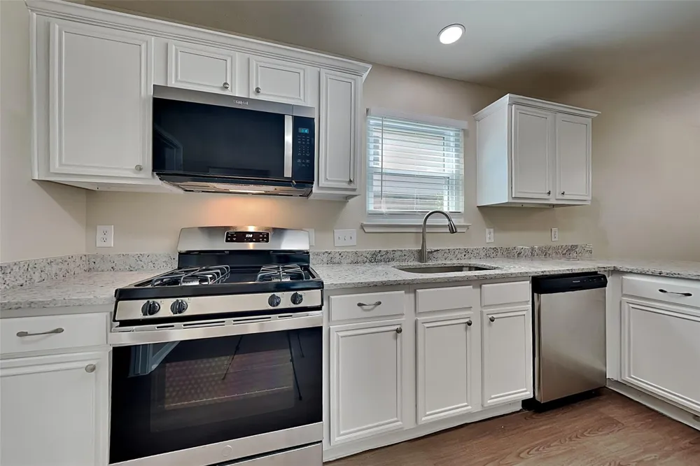 1116 Lake Shore Drive Pearland, TX 77581