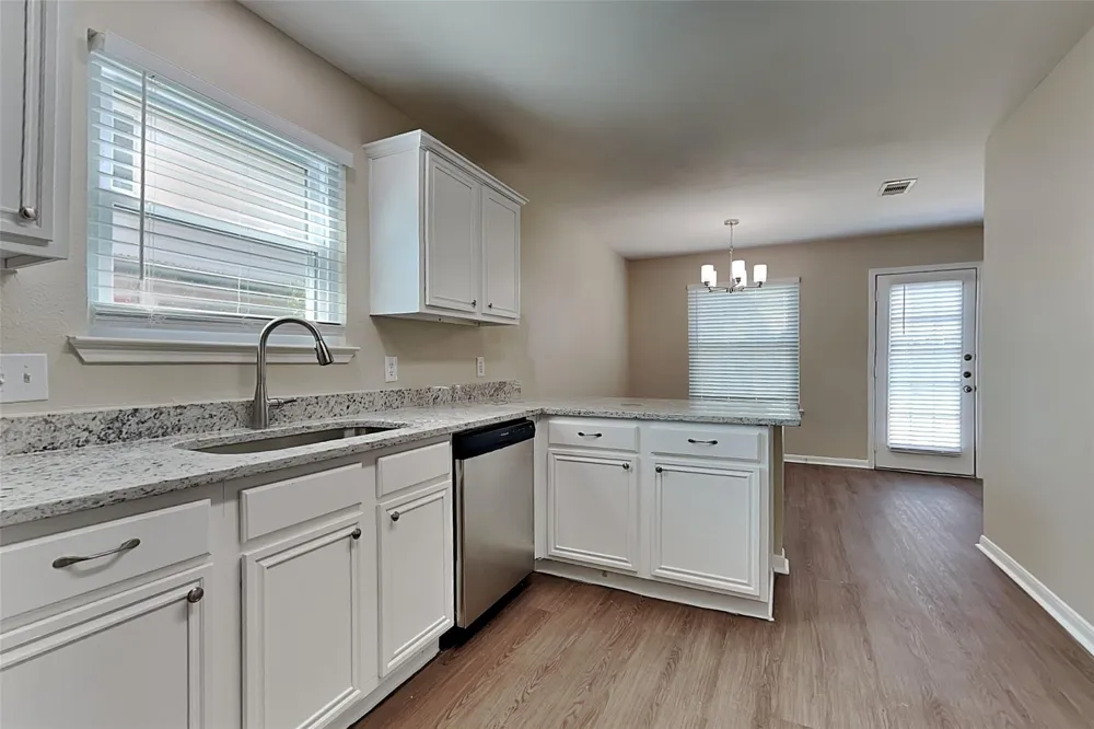 1116 Lake Shore Drive Pearland, TX 77581