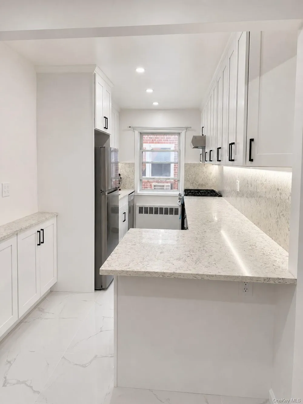 553 CENTRAL AVENUE #19B Cedarhurst, NY 11516