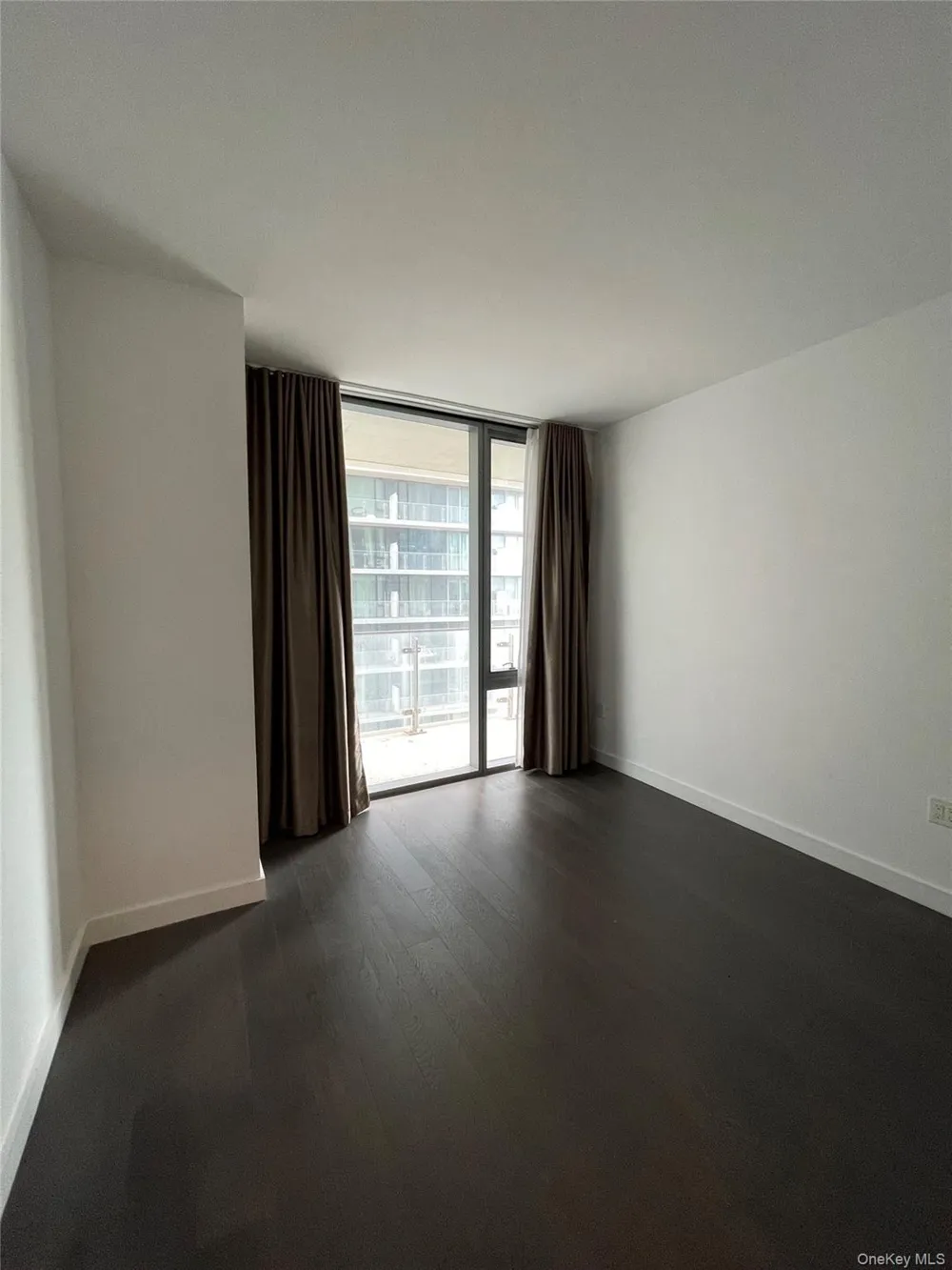 131-05 40th Road #15M Flushing, NY 11354