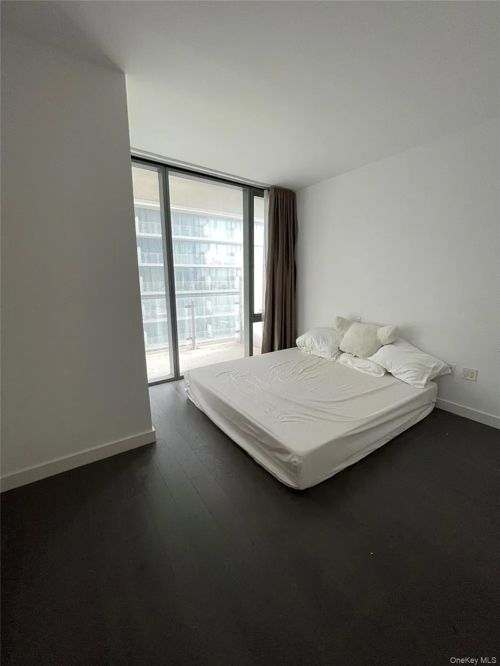 131-05 40th Road #15M Flushing, NY 11354