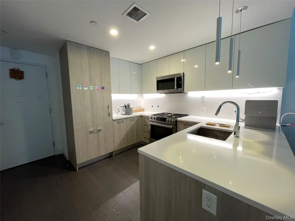 131-05 40th Road #15M Flushing, NY 11354