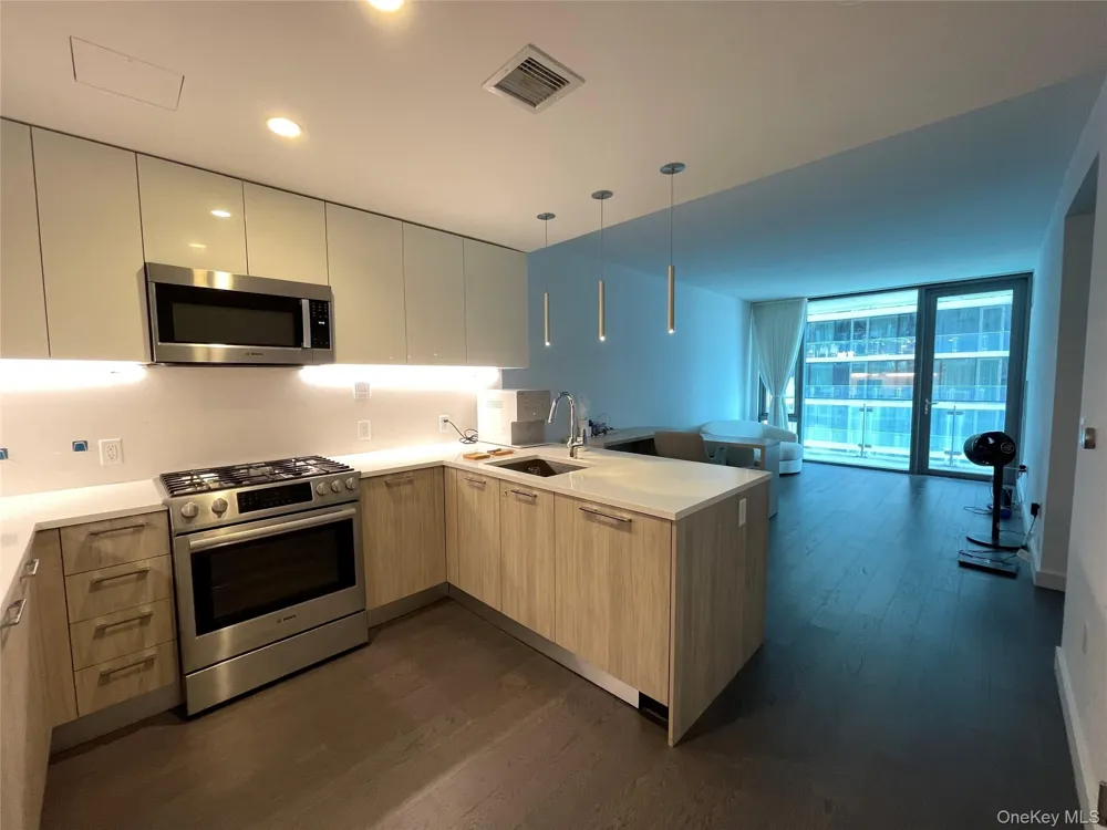 131-05 40th Road #15M Flushing, NY 11354