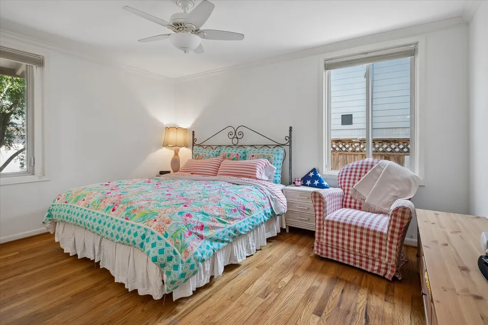 7233 Meadow Lake Avenue Dallas, TX 75214