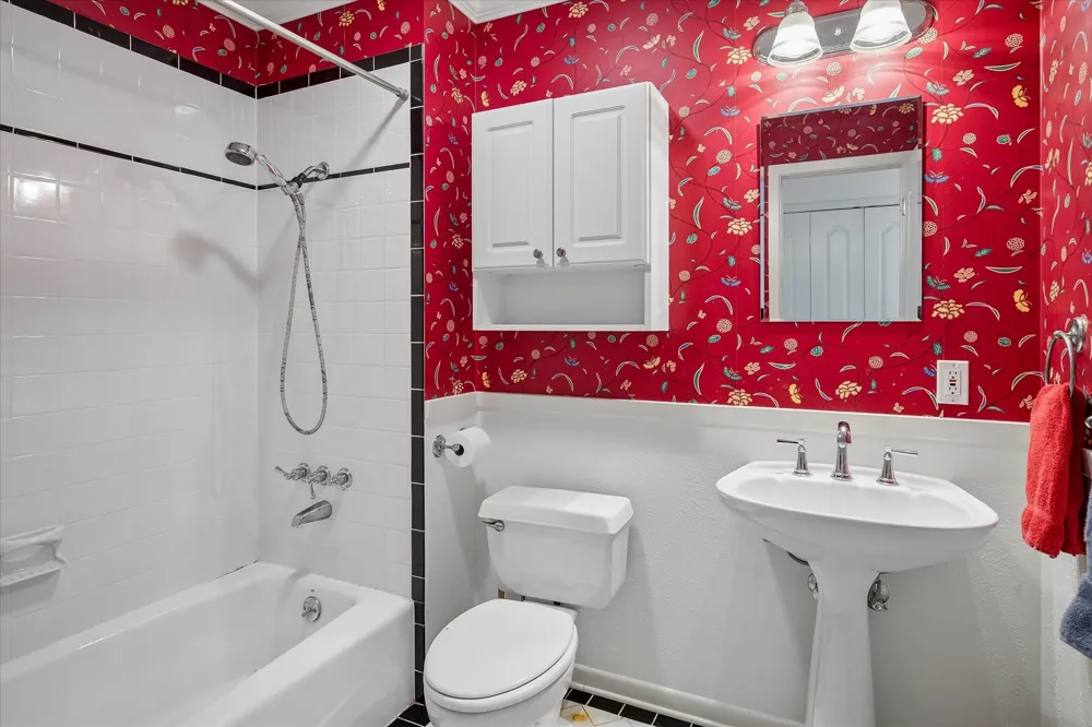 7233 Meadow Lake Avenue Dallas, TX 75214