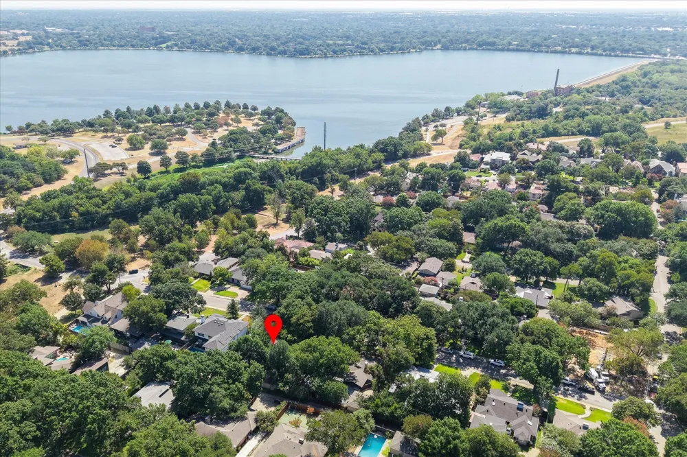 7233 Meadow Lake Avenue Dallas, TX 75214
