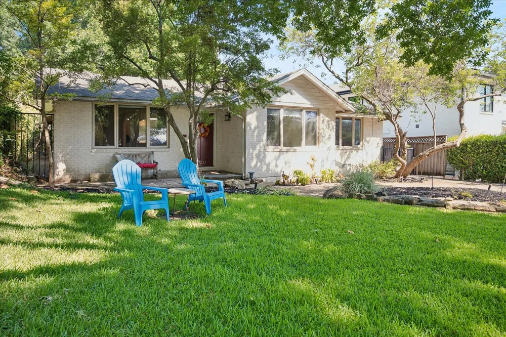 7233 Meadow Lake Avenue Dallas, TX 75214