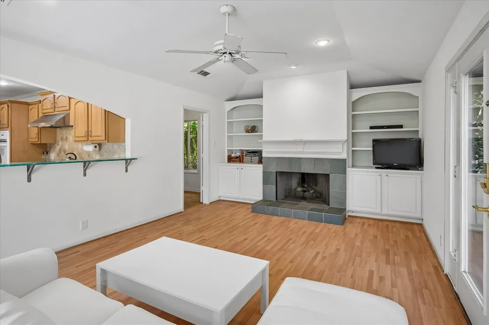 7233 Meadow Lake Avenue Dallas, TX 75214