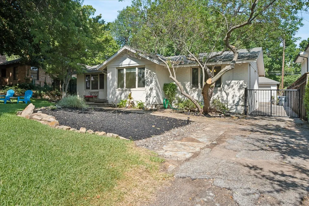 7233 Meadow Lake Avenue Dallas, TX 75214