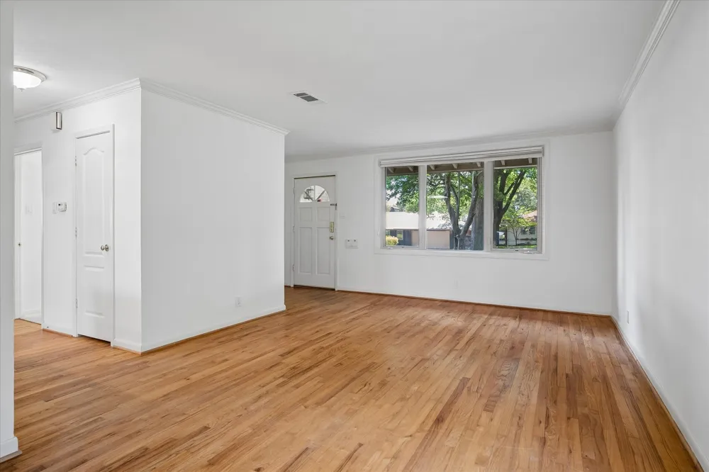 7233 Meadow Lake Avenue Dallas, TX 75214