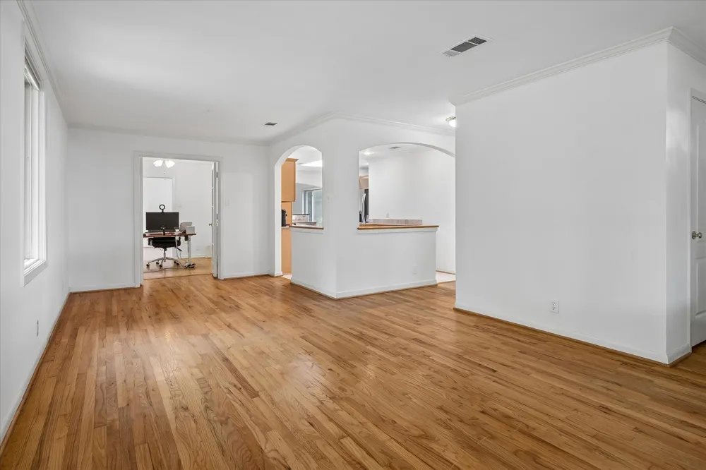 7233 Meadow Lake Avenue Dallas, TX 75214