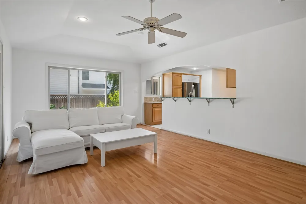 7233 Meadow Lake Avenue Dallas, TX 75214