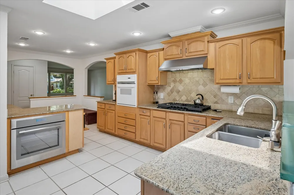 7233 Meadow Lake Avenue Dallas, TX 75214