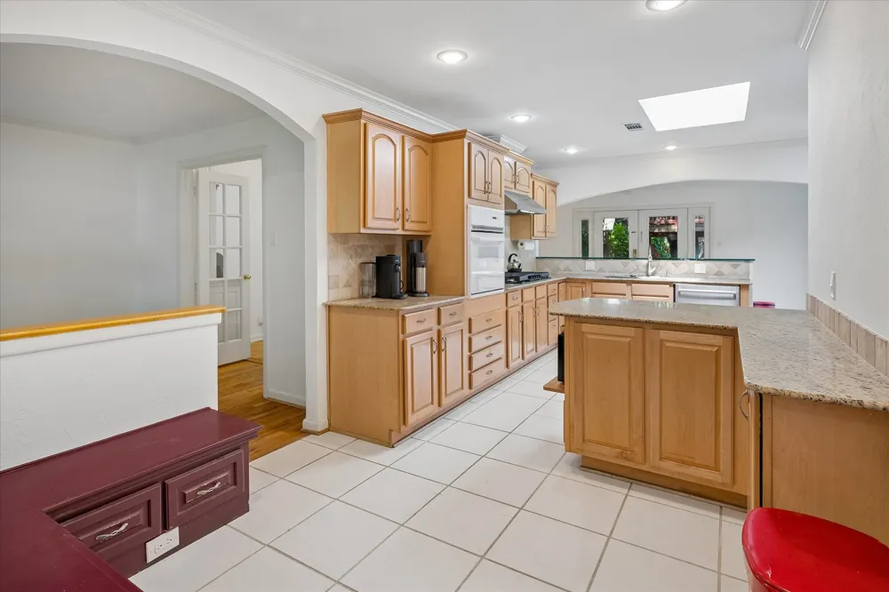 7233 Meadow Lake Avenue Dallas, TX 75214