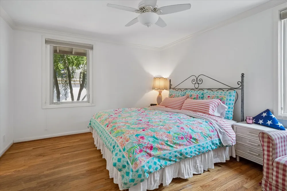 7233 Meadow Lake Avenue Dallas, TX 75214