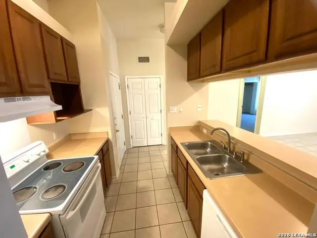 506 Dukeway Universal City, TX 78148