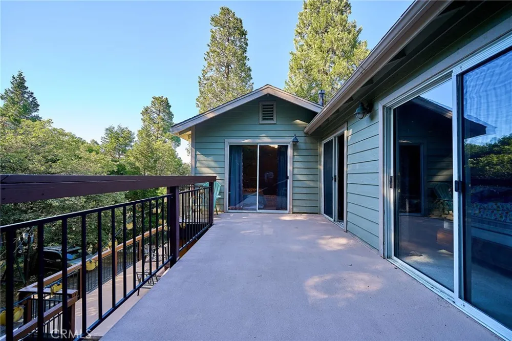 23891 Lakeview Crestline, CA 92325