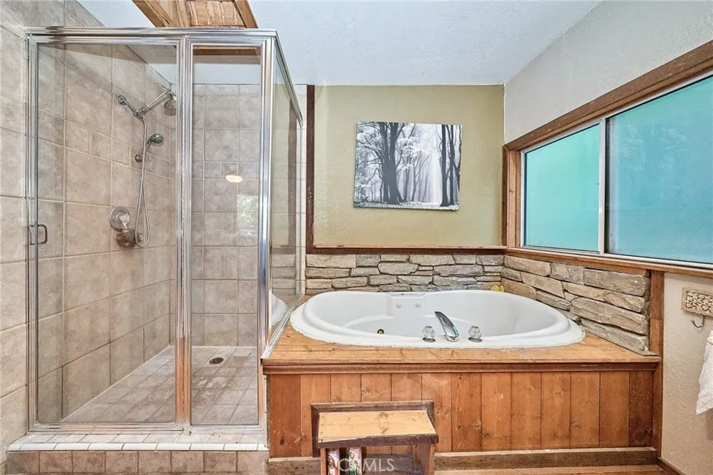 23891 Lakeview Crestline, CA 92325