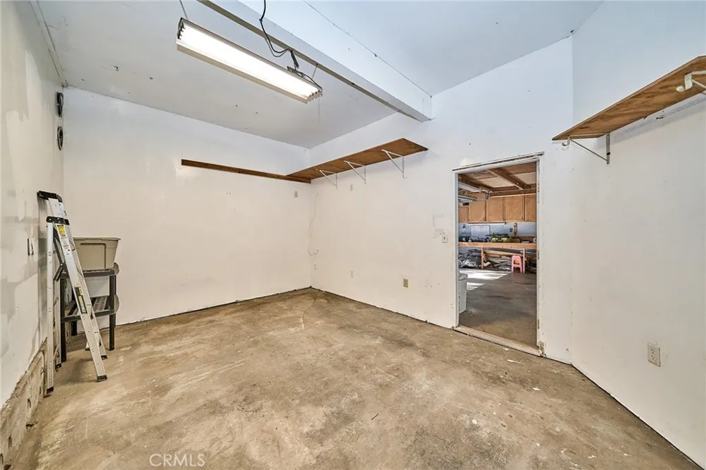 23891 Lakeview Crestline, CA 92325
