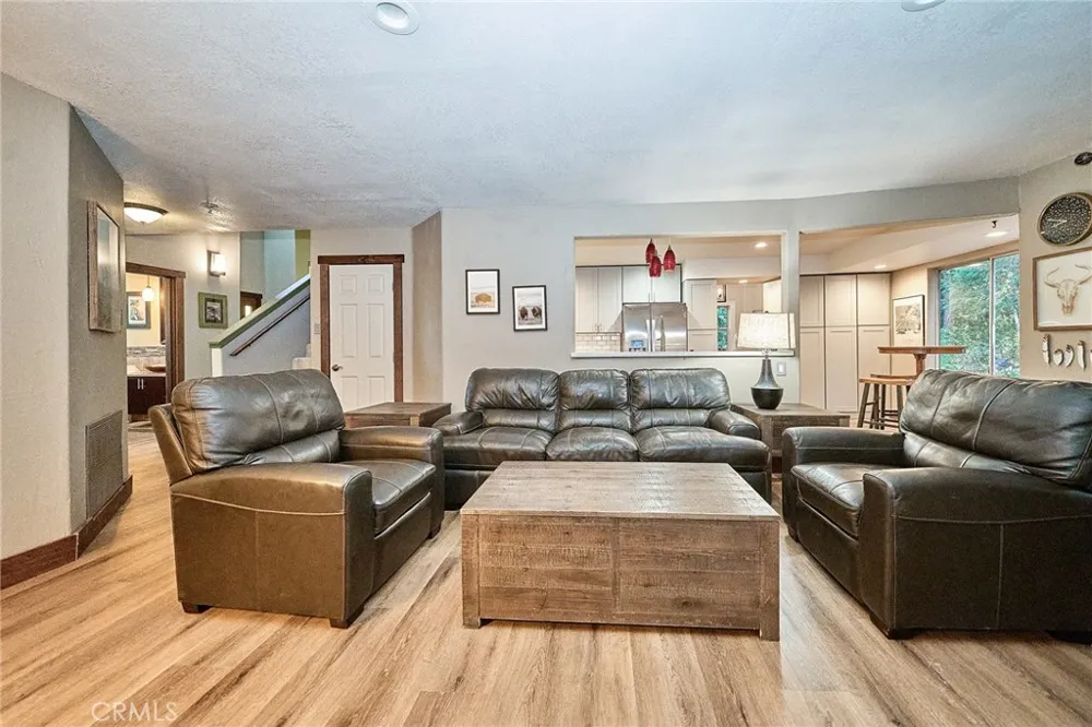 23891 Lakeview Crestline, CA 92325