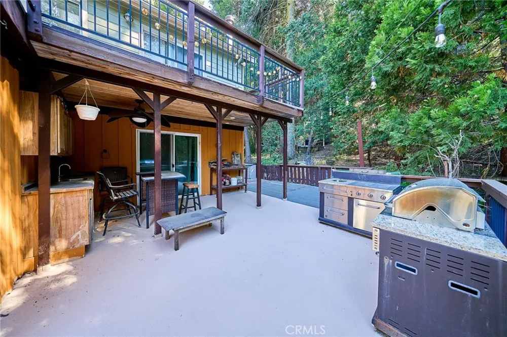 23891 Lakeview Crestline, CA 92325