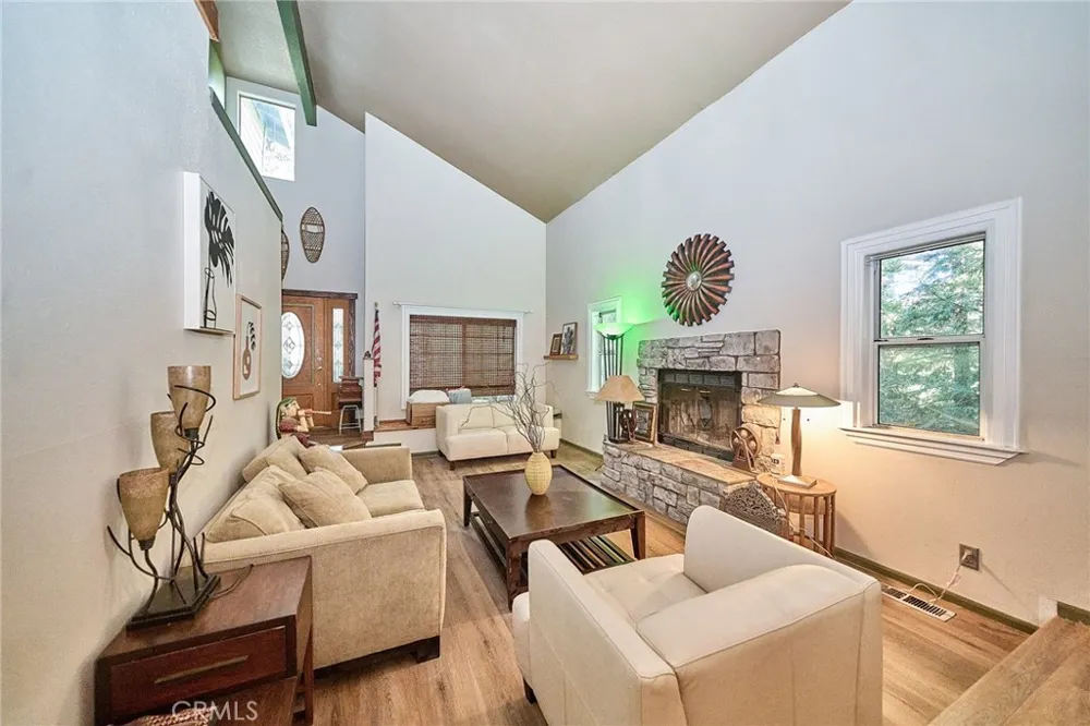 23891 Lakeview Crestline, CA 92325