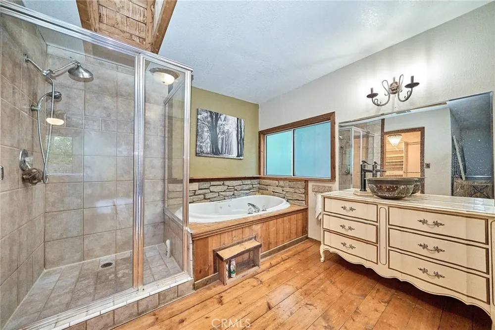 23891 Lakeview Crestline, CA 92325