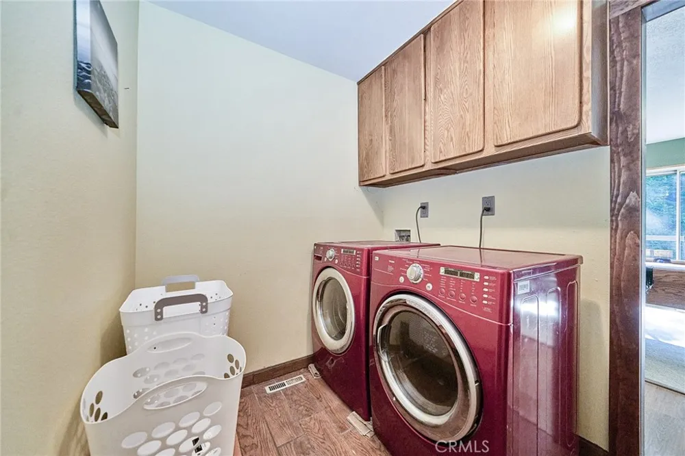 23891 Lakeview Crestline, CA 92325