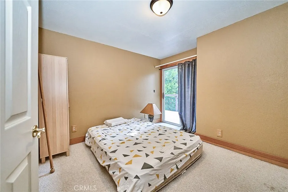 23891 Lakeview Crestline, CA 92325
