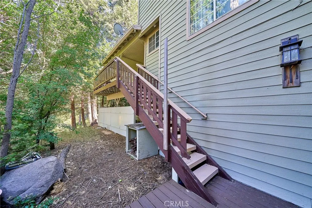 23891 Lakeview Crestline, CA 92325