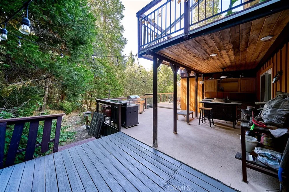 23891 Lakeview Crestline, CA 92325