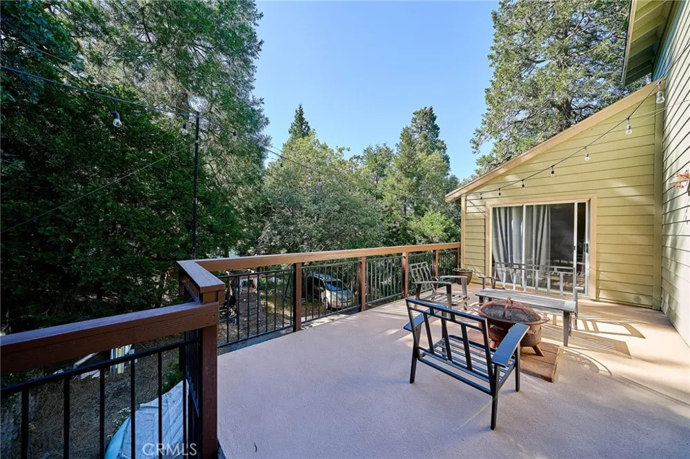 23891 Lakeview Crestline, CA 92325