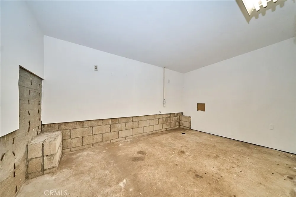 23891 Lakeview Crestline, CA 92325