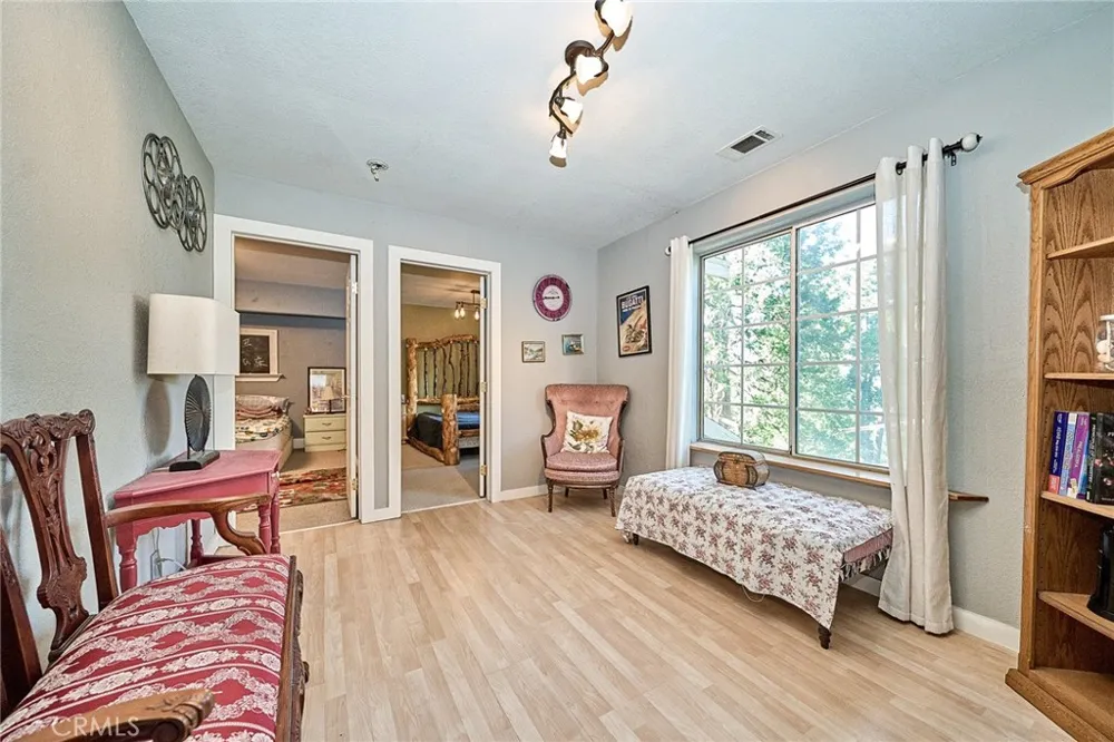 23891 Lakeview Crestline, CA 92325