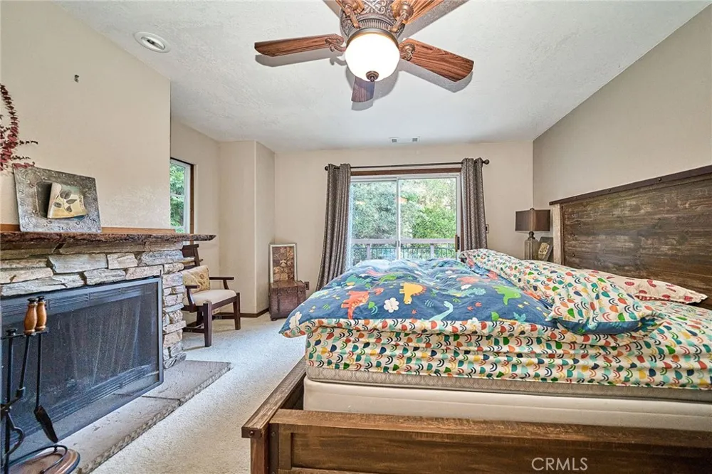 23891 Lakeview Crestline, CA 92325