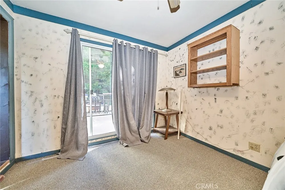 23891 Lakeview Crestline, CA 92325