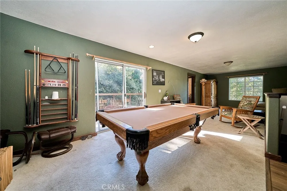 23891 Lakeview Crestline, CA 92325