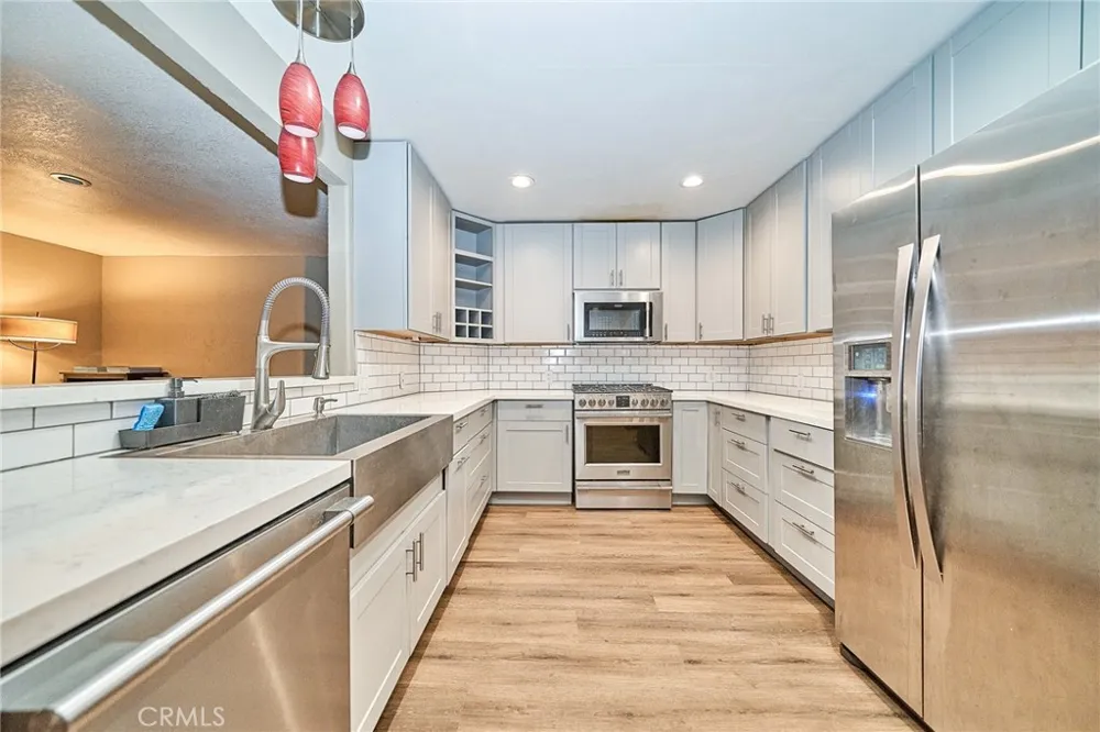 23891 Lakeview Crestline, CA 92325