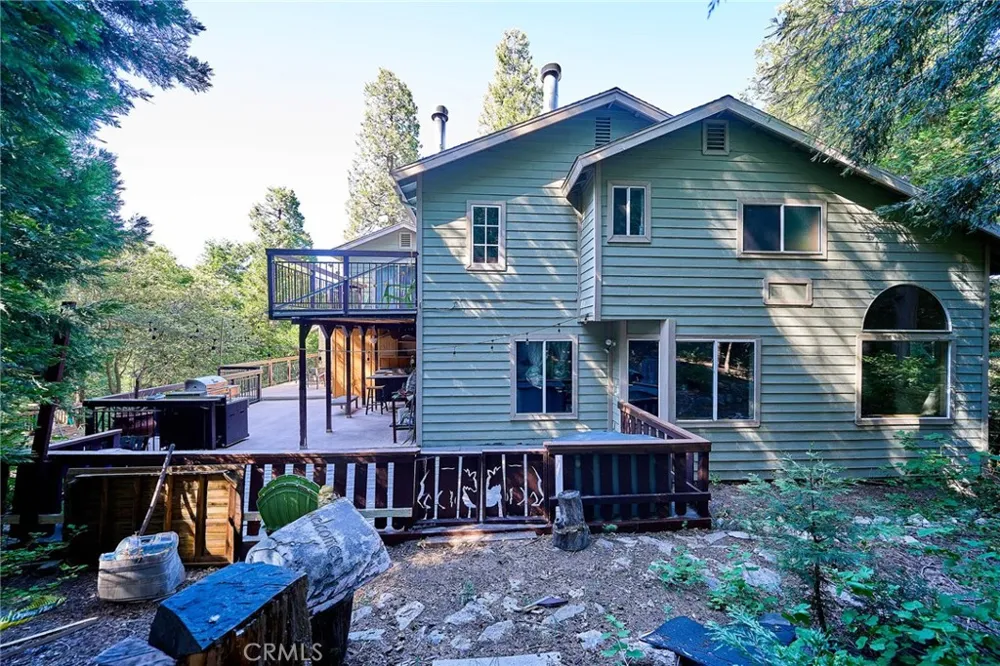 23891 Lakeview Crestline, CA 92325