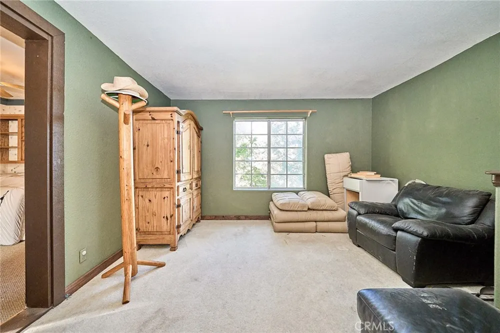 23891 Lakeview Crestline, CA 92325