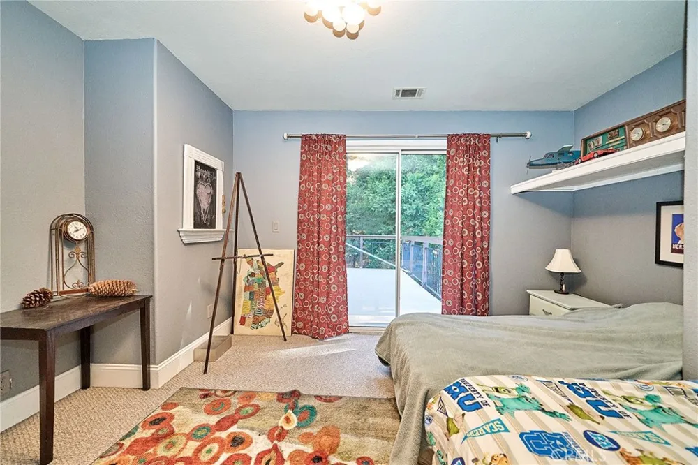 23891 Lakeview Crestline, CA 92325