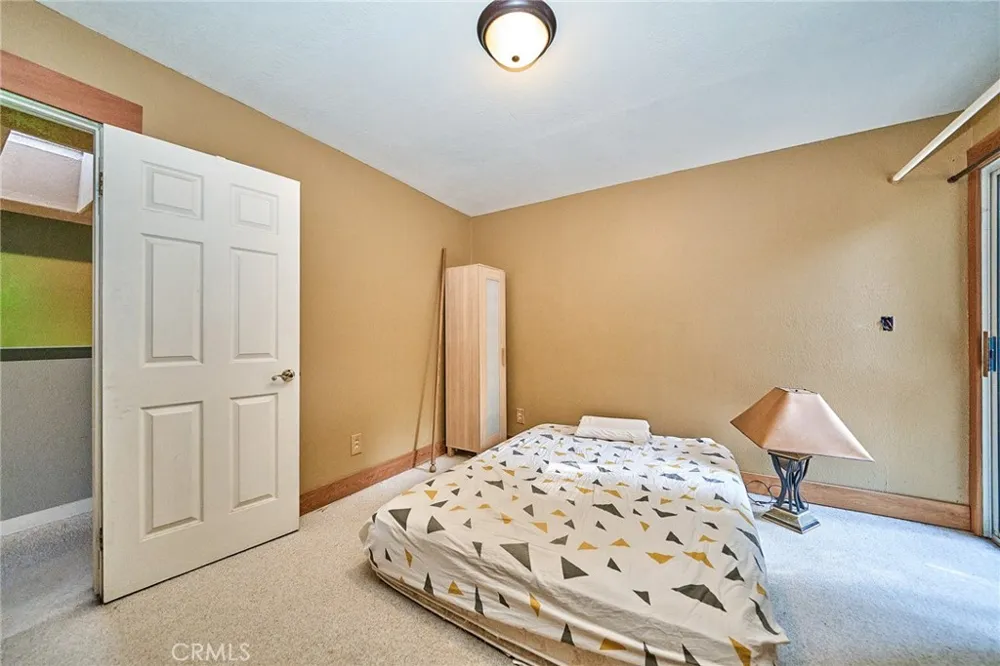 23891 Lakeview Crestline, CA 92325