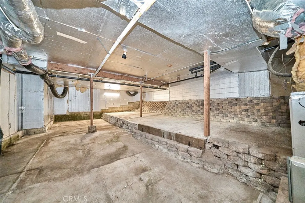 23891 Lakeview Crestline, CA 92325