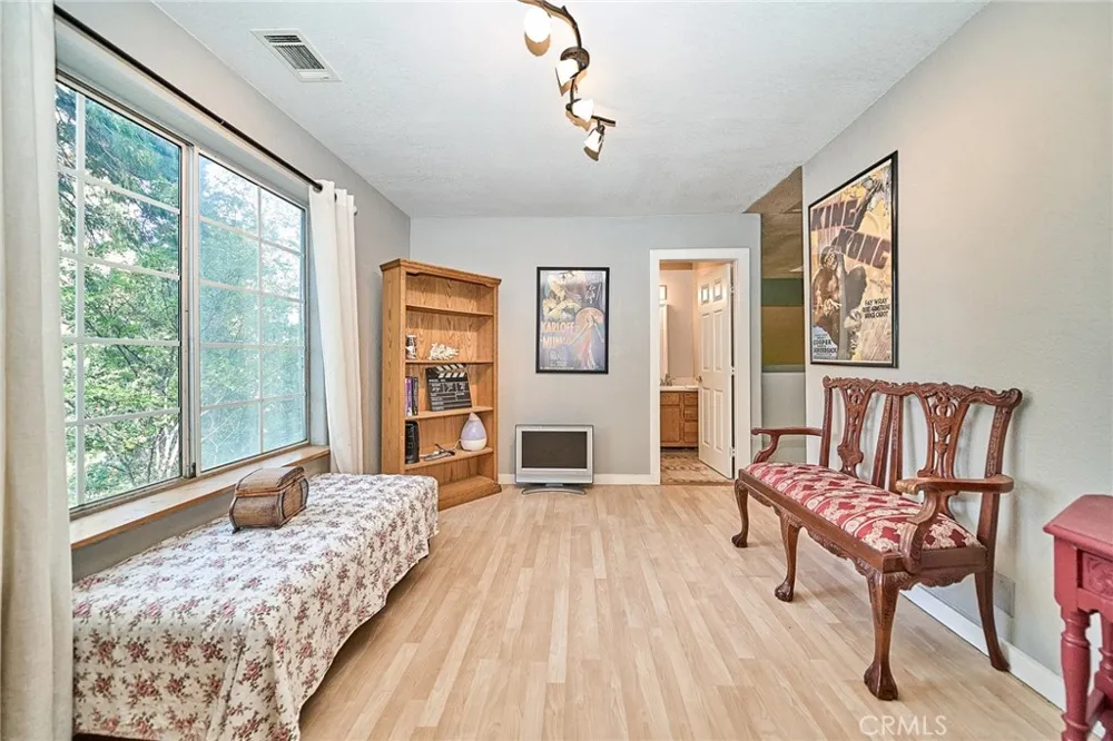 23891 Lakeview Crestline, CA 92325