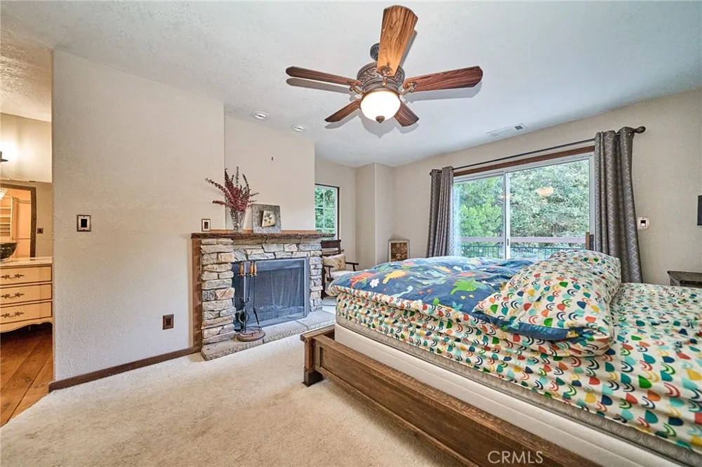 23891 Lakeview Crestline, CA 92325